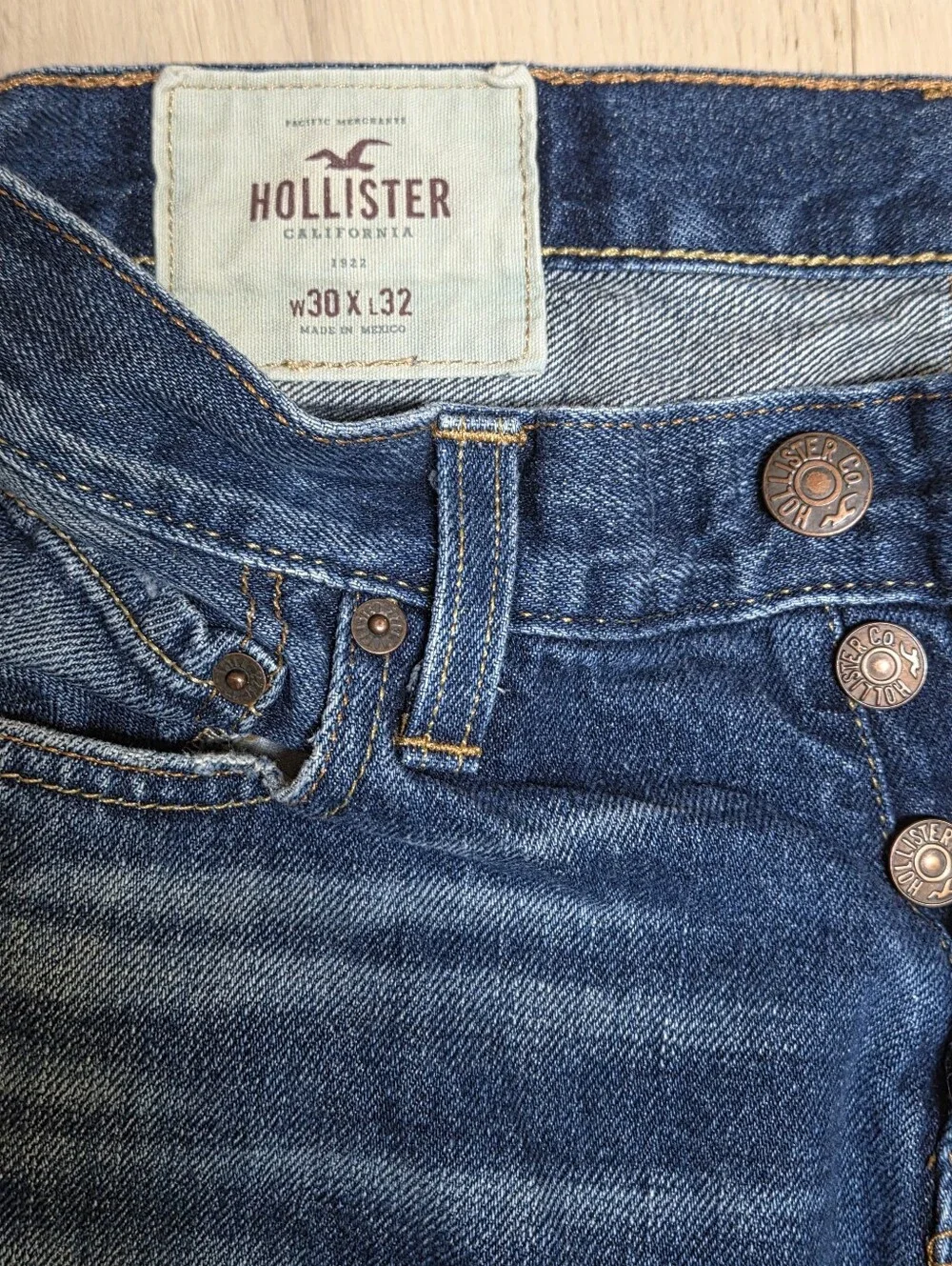 Hollister Men's Medium Wash Slim Straight Button Fly Jeans W30 x L32